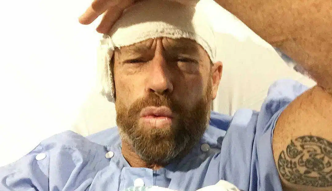 Tom Carroll in pain after surfers ear surgery